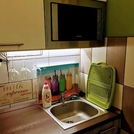 Voeroesmarty Ter شقة